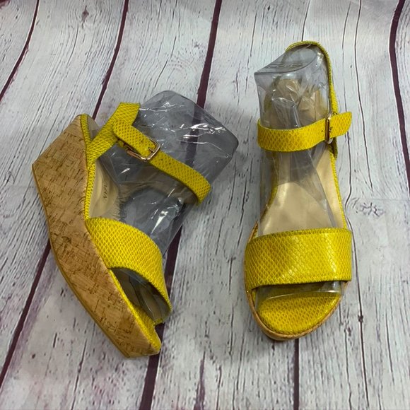 Stuart Weitzman Yellow Snake Embossed Strappy Cork - Picture 6 of 10